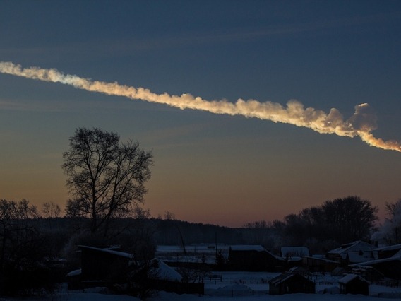 a trail of clouds in the sky created by a meteorite falling to Earth